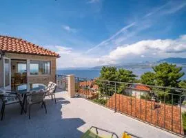 Adriatic Sea View Penthouse Apartment with parking - 5 min walk to coast