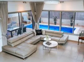 O&O Group - Prestigious Beachfront Villa W Private Pool