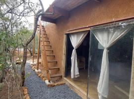 Hartbeest Eco Bush Lodge 3, hotel en Hartbeespoort