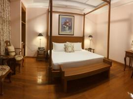 Sarita Bed and Breakfast, hotell i Laoag