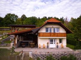 Viesnīca Holiday home in Dvor Kranjska Krain 42901 pilsētā Dvor