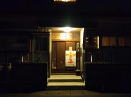 Private Room Japanese Vintage House 2 Beds, Smoke Free, Free Parking Good to Travel for Tashiro Cats Island, Hotel in Ishinomaki