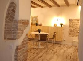 Petra apartments -Old City with terrace and barbecue-, feriebolig ved stranden i Tarragona