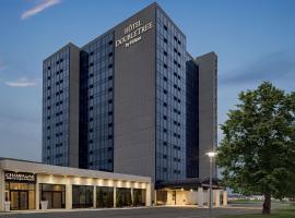 Doubletree By Hilton Pointe Claire Montreal Airport West, hotel v destinácii Pointe-Claire v blízkosti letiska Medzinárodné letisko Montreal-Pierre Elliott Trudeau - YUL