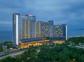 Yantai Marriott Hotel, хотел в Янтай