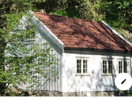 Koselig lite hus nær sentrum, hotel in Arendal