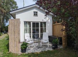 Cute little cottage in Höllviken, hotel v mestu Höllviken