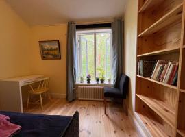 Bed&Breakfast in nature 12 min from city free bikes, Hotel in Stockholm