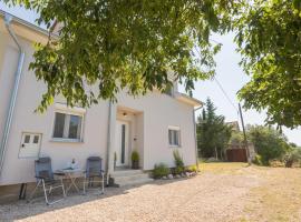 House for rent Serenity, viešbutis mieste Skradin