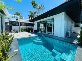 Palm Oasis Pool Villa by Pattaya Holiday