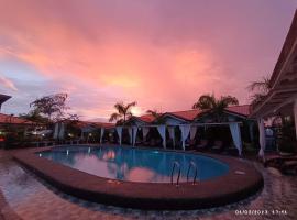 Garden Village Resort, hotell i Moalboal