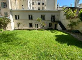 "Le Petit Versailles" - House in the city center - Near the Palace, hótel í Versölum