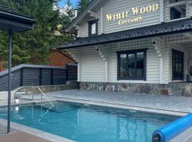 WhiteWood Cottages, hotel in Boekovel