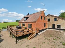 Gorgeous Home In Hasle With House Sea View, hotel en Hasle