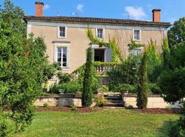 NAMASTE COTTAGE, cottage di Issigeac