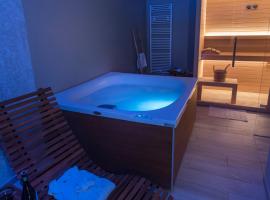 Accanto Alle Mura Rooms & Relax Spa, hotel em Sirolo