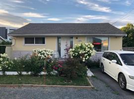 Shady Willow Guest House - Private Small Compact Rooms with separate entrance for Tourist and Travellers only, hotel di Chilliwack