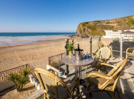 Tolcarne Beach Apartments, apartment in Newquay