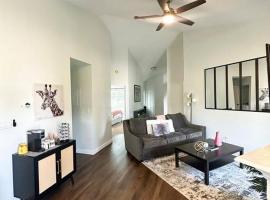 Modern Rocket City Condo -- 3 min to Mid-City, sewaan penginapan di Huntsville