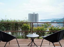 new! 熱海桃山邸　Atami terrace villa 〜Sauna & Onsen 〜, hotel em Atami