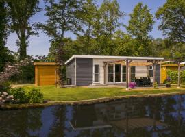 Modern chalet with beautiful sliding doors, in a holiday park near Lochem, viešbutis mieste Lochemas