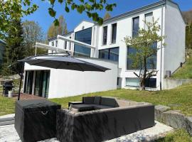 Luxury Villa close to Zürich /View/Sauna/Garden, cabaña o casa de campo en Dättlikon