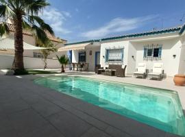 Stunning Villa in Aguadulce, Almería Private Pool 400 sqm area 800m Beach, готель у місті Агуадульсе