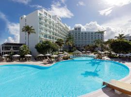 Sonesta Maho Beach All Inclusive Resort Casino & Spa, hotel dekat Bandara Internasional Princess Juliana  - SXM, 