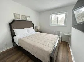 Letitia Heights !C Quiet and Modern Private Bedroom with Shared Bathroom