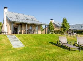 Modern lodge in national park, hotel din Tholen