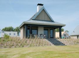 Modern design lodge directly at the water, hotel din Tholen