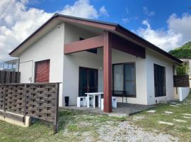 ＰＥＮＳＩＯＮ　ＳＨＩＭＡＫＡＺＥ, guest house in Motobu