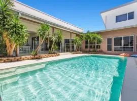 Splash House at Kingscliff - Pet Friendly with Pool