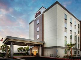 Hampton Inn & Suites Irvine/Orange County Airport, hotel poblíž Letiště Johna Waynea - SNA, 