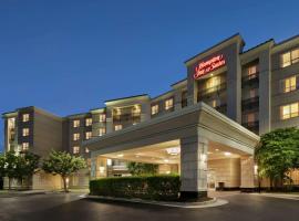 Hampton Inn & Suites Washington-Dulles International Airport, отель в Стерлинге