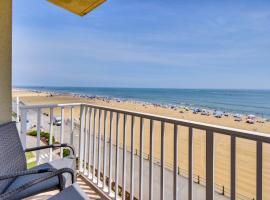 Inviting Virginia Beach Condo with Community Pool, ξενοδοχείο στο Βιρτζίνια Μπιτς