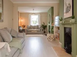 Stunning Townhouse with Large Garden - Sleeps 8!