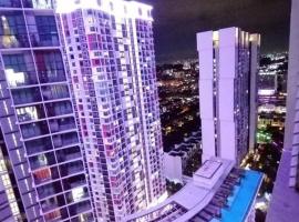 i-Duplex Condo - LED Garden, Fun Fair, Wax Museum, Waterpark, Mall & More!, hotel Shah Alamban