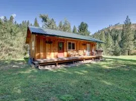 Cozy Countryside Cabin in Robie Creek Park!