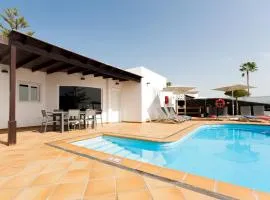 4 bedroom Villa Mimi with private heated pool