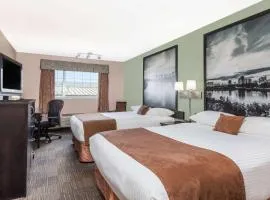 Super 8 by Wyndham Saskatoon Near Saskatoon Airport