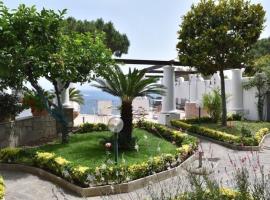 Villa Vittoria, Ischia, hotel en Isquia