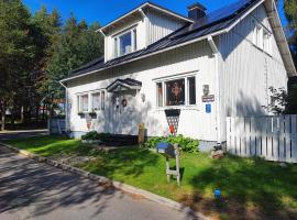 Half a house w/your own door, 60m2, hotel v destinácii Tornio