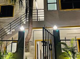 THE HOTEL AT EDEN BEACH, hotel di Pondicherry