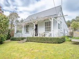 Libeau Cottage - Akaroa Holiday Home