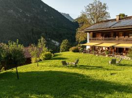 Hotel & Chalets Lampllehen, hotel in Marktschellenberg