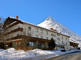 Clubdorf Hotel Alpenrose، فندق في غالتور