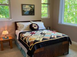 Waterfront Homestay, hotel di Sechelt