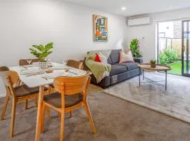 Vibrant City Abode - 2 bed 2 bath