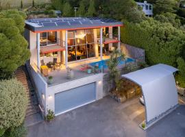 The Bolthole - Charteris Bay Holiday Home, hotel a Lyttelton